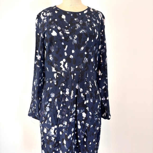 Club Monaco SILK long sleeve dress - Picture 7 of 13